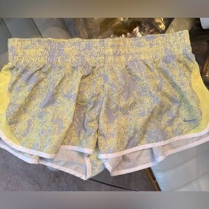 Nike Yellow and Gray Athletic Shorts Lightweight Breathable Design Sz Xl New